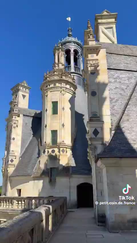 Château de Chambord, believed to be designed by Leonardo da Vinci, has 440 rooms