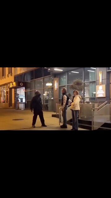 BLACK DUDE PULLS A KNIFE ON MAN BY THE NAME OF GARY 🔪 DO NOT PULL A KNIFE ON GARY❗