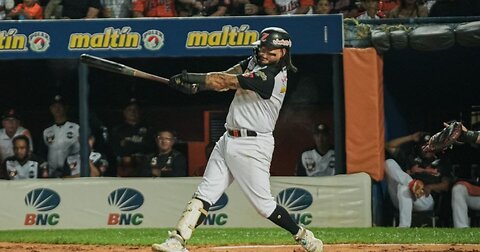 Freddy Galvis alcanzó los 100 imparables en postemporadas