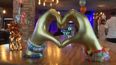Taylor Swift fans in Kansas City celebrate release of new album 