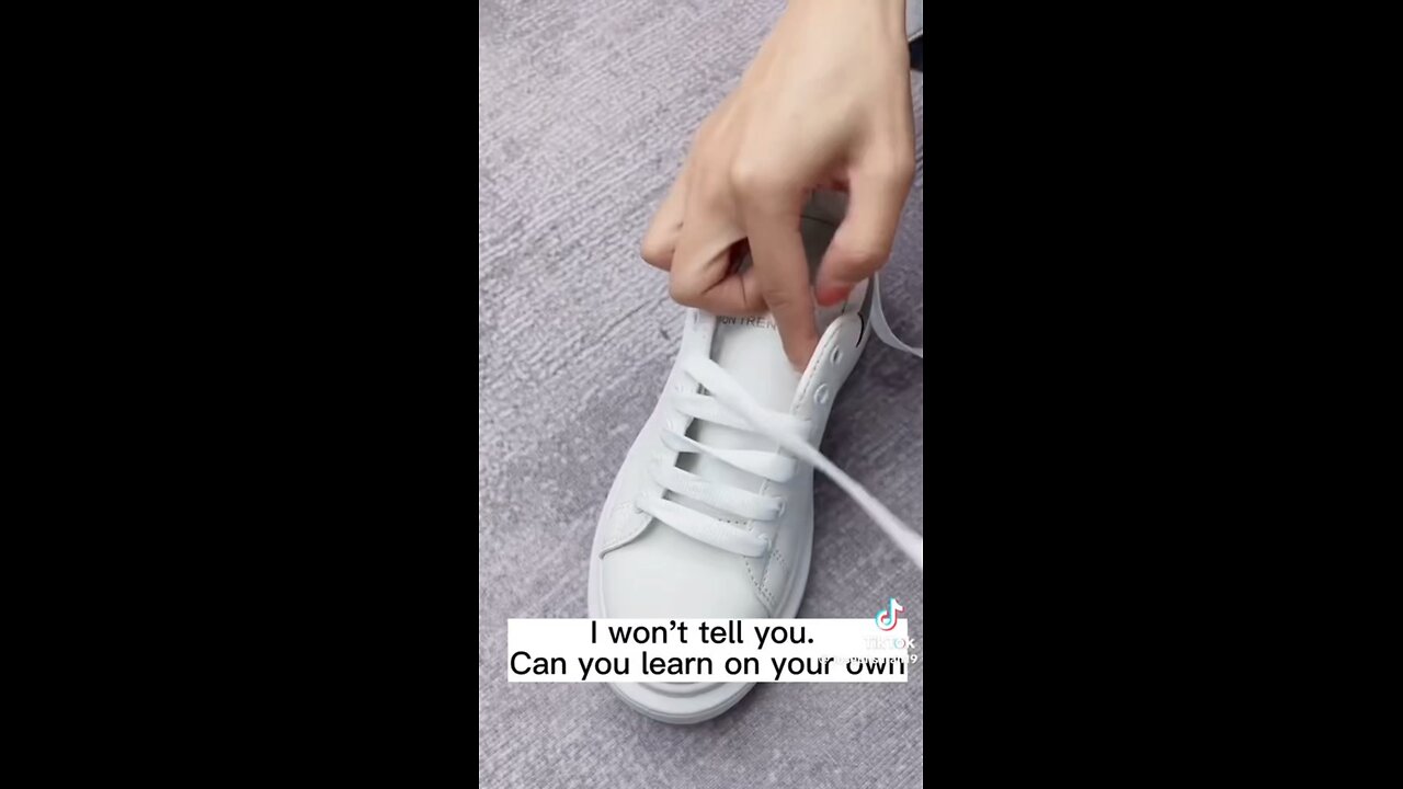 Kind Stranger Ties My Shoelaces ! #kindness from stranger #vietnameseculture #oscarwright