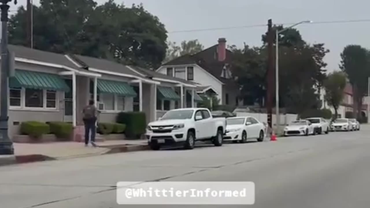 🤯🚨 Watch an ICE Agent Injure His ACL While Chasing an Escaped Detainee! | FeedMyCuriosity