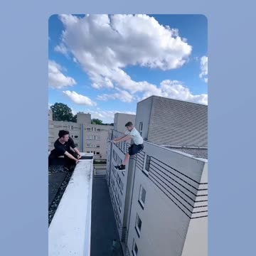 Juggling maniacs do parkour without limits - Total Emotion - 06