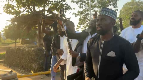 Reactions ｜ Sowore Leaving Kuje Prison in Abuja after being detained there illegally for four days