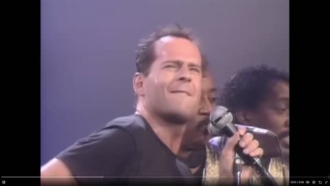 Quick Smile: Bruce Willis-Under The Boardwalk....memories...