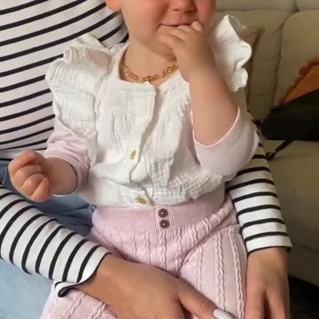 Urocze, zdrowe, bystre i niezaszczepione 14-miesięczne dziecko.