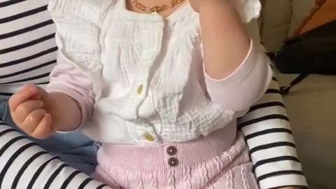 Urocze, zdrowe, bystre i niezaszczepione 14-miesięczne dziecko.