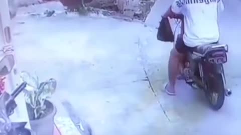 Shitty way to visit your grandpa house (1)