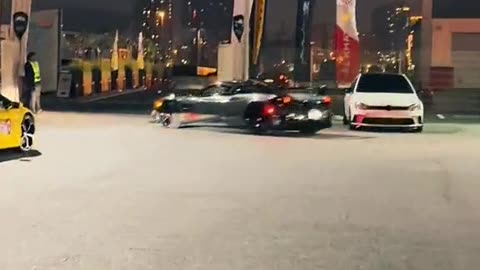 🔥💨 Quick and Fierce: Bugatti Chiron in Action! | LuxurySportsCars