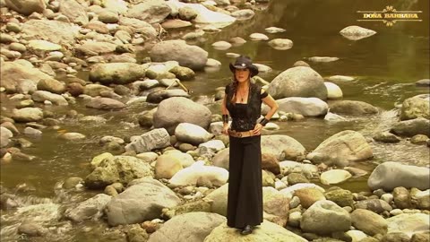 Doña Bárbara arroja a uno de sus violadores a las pirañas｜ Doña Bárbara