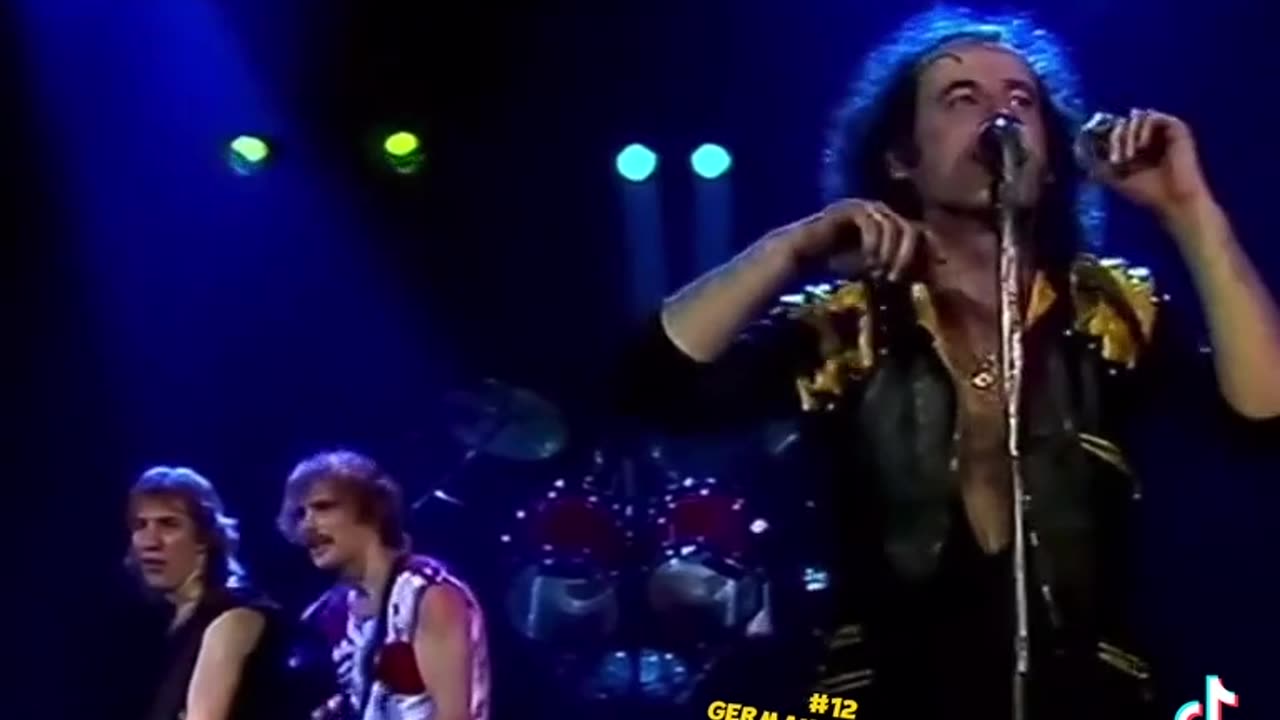 THE ZOO ~ THE SCORPIONS ( LIVE )