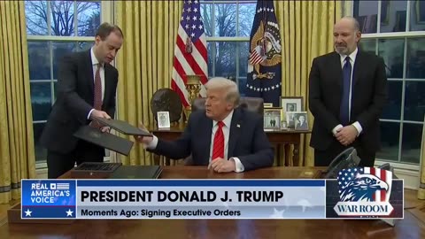 Trump Signs An Executive Order Going Back to Plastic Straws