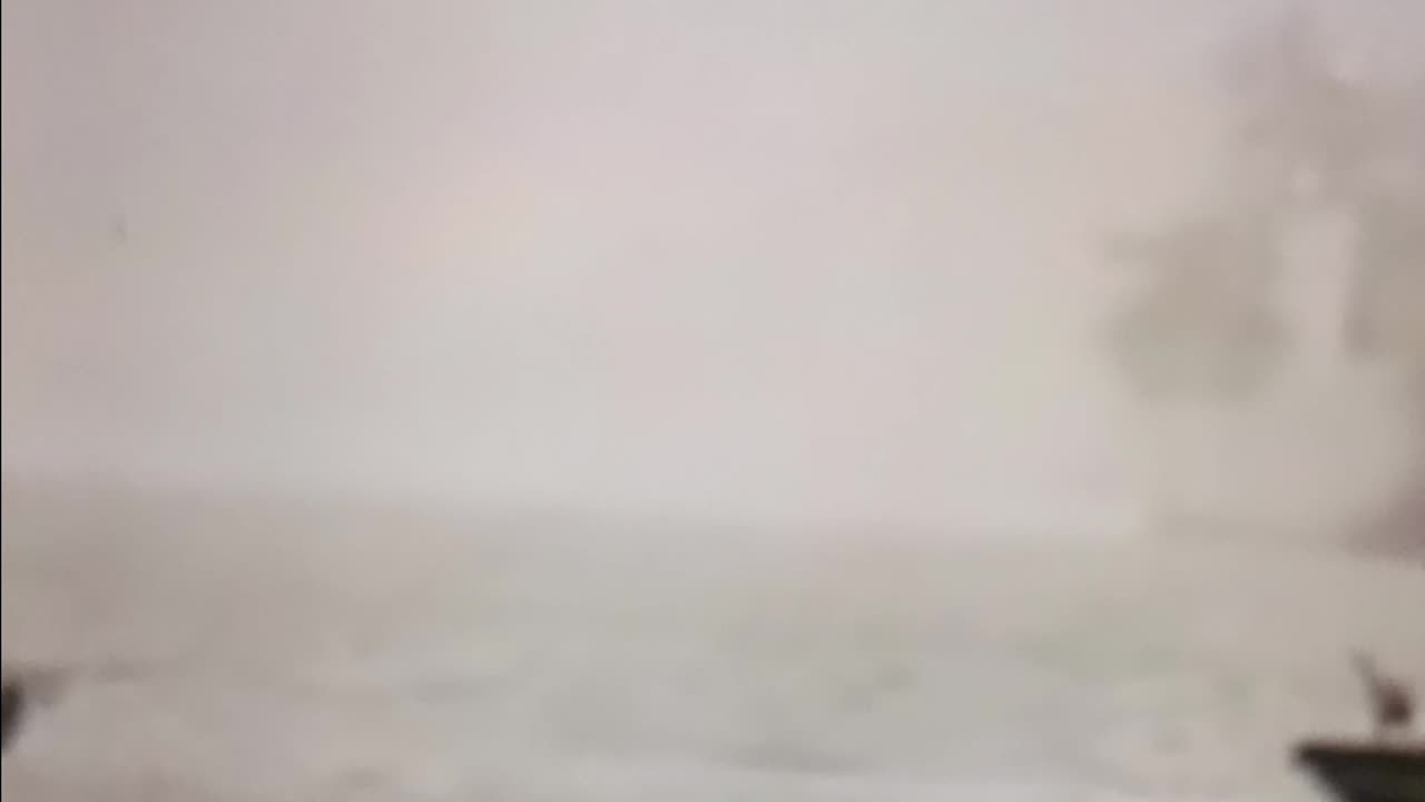 Navy jet crashes into San Diego Bay (both pilots are fine)