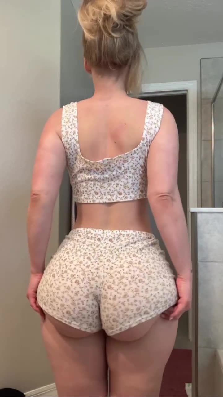 🍑 Big Booty Plunge 💯🔥