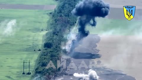 Destruction of a Russian tank with a direct hit from a D-30 Howitzer battery