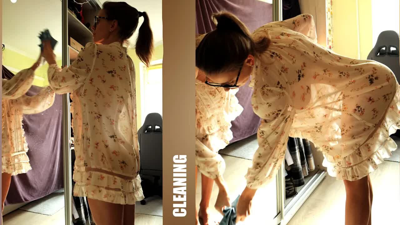 ❤️ Transparent mirror cleaning with cute Tina girl.