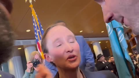 Seattle Mayor Katie Wilson pushes & kicks out journalist for asking about Somali daycare fraud