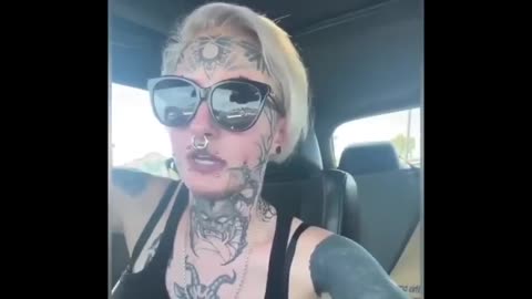 She says she can't get a job. I wonder why？