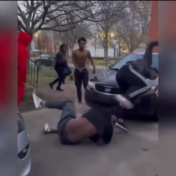 Dude sprays mace inside a car full of kids