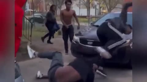 Dude sprays mace inside a car full of kids