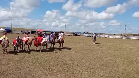 Desfile gaucho, elección Flor del pago, Chinita y Paisano - "A pura tradición" - Fraile Muerto