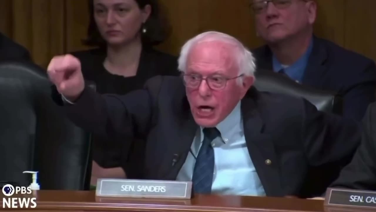 HOLY SHIT 👀 RFK Jr. calls out Bernie to his face about accepting millions from Big Pharma