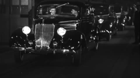 [HENRY AND EDSEL FORD... - [HENRY AND EDSEL FORD WITH FORD V-8'S ON FINAL ASSEMBLY LINE - fc-fc-3662