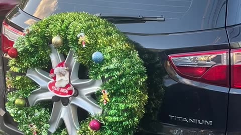 Spare Tire Become Christmas Wreath