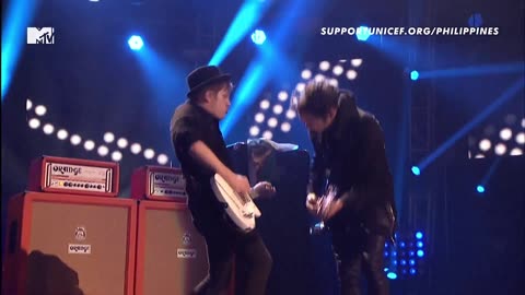 This Ain't a Scene, It's an Arms Race - Fall Out Boy (live)