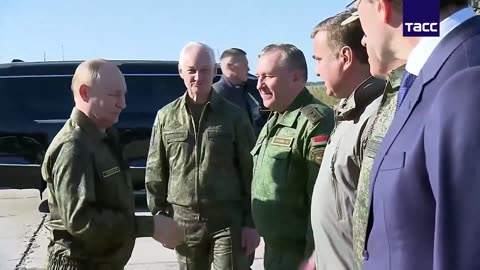Putin Appears at “Zapad-2025” Drills in Military Uniform