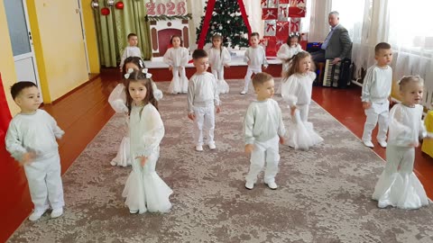 Grupa mijlocie Grădinița de copii «Fluieraș» Concert Vine Anul Nou 3/3 Vancicăuți 24 decembrie 2025