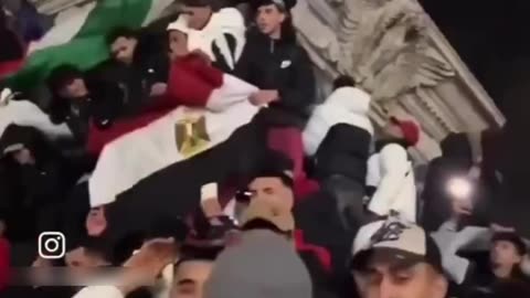 Chaos in Milan: Islamists Storm Christmas Market with Flags and Blaring Music