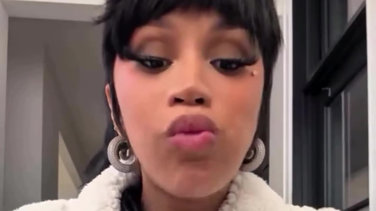 Fan Asks Cardi B for $20