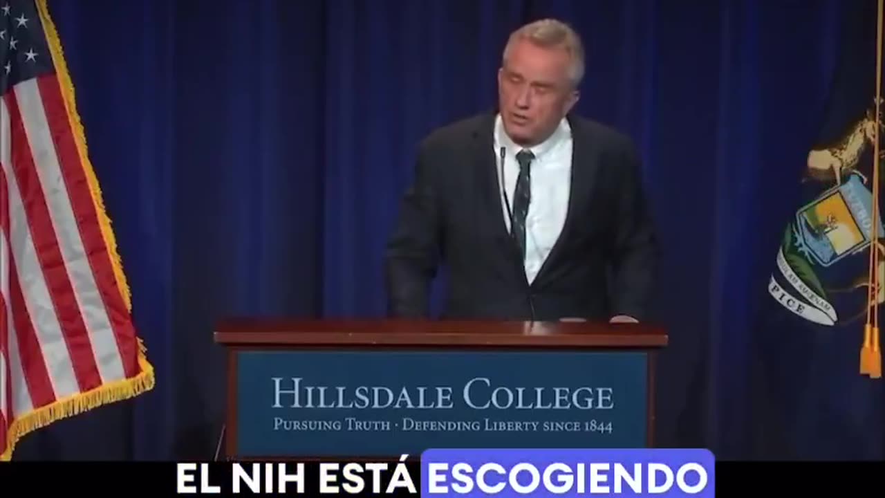 Robert Kennedy Jr hablando de las vacunas obligatorias de USA