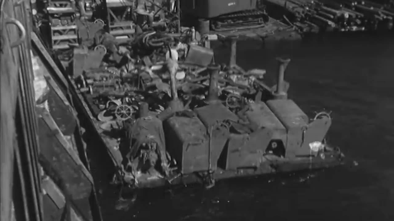NORMANDY INVASION, ... - NORMANDY INVASION, SCENES OF UNLOADING SUPPLIES AT ARTIFICIA - 428-npc-5788