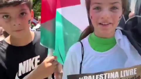 BRAZALIAN CUTE KIDS SHOWING THEIR SOLIDARITY FOR GAZA PALESTINIONS