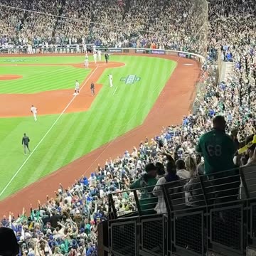 Absolute SCENES from T-Mobile Park! ALDS