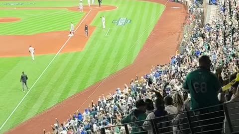 Absolute SCENES from T-Mobile Park! ALDS