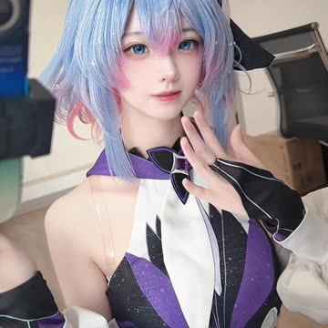 Daily Beauty EP 160 | Luscious Charcoal Gown Warm Model Pose