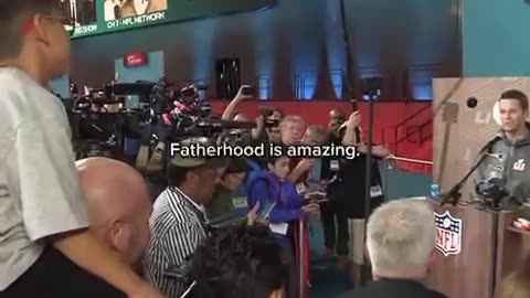 THIS MOMENT BETWEEN THE FATHER AND DAUGHTER IS ONE OF THE CUTEST THINGS EVER