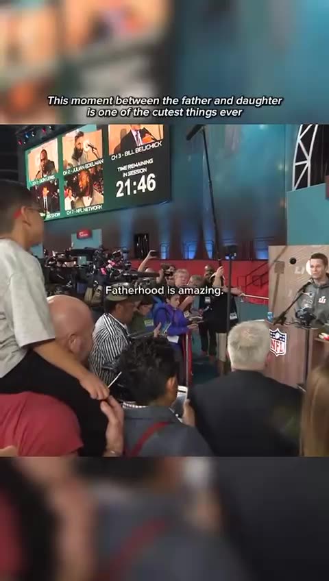 THIS MOMENT BETWEEN THE FATHER AND DAUGHTER IS ONE OF THE CUTEST THINGS EVER