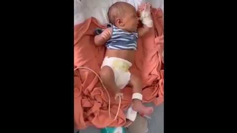 INFANT HAS COVID-19 VACCINE SIDE EFFECTS BECAUSE MOTHER WAS FORCED TO TAKE SHOT BEFORE DELIVERY❗