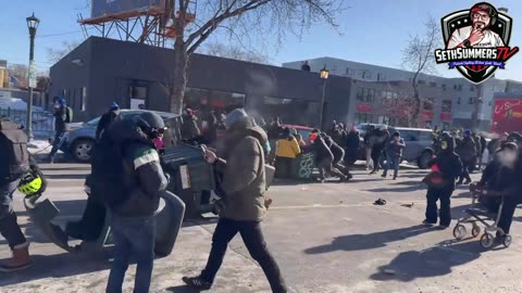 🚨 Minneapolis rioters mobilize forces towards federal agents