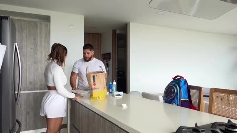 Compra bananos pelados por $40.000 pesos #couplecomedy #unrequitedlove