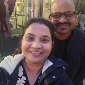 Experience shopping through me and feel the charm of London streets 💕🛍️ ✨