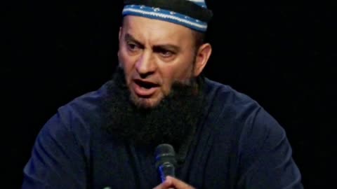 Muslims Under Siege: Crisis, Division, and the Modern World