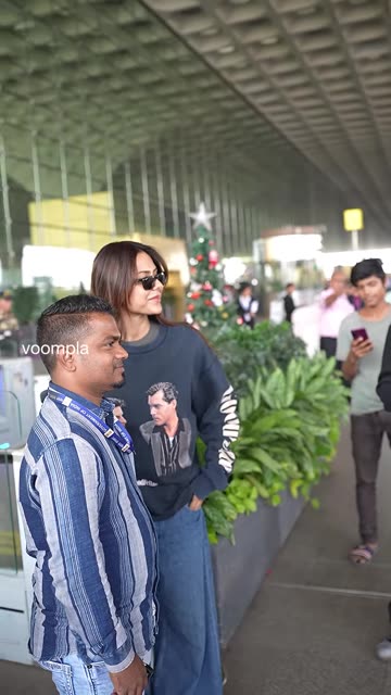 sonam bajwa seen flying out of mumbai airport.mp4