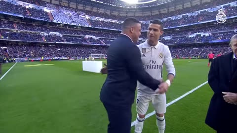 Cristiano Ronaldo offers his fourth Ballon d'Or to the Bernabéu!