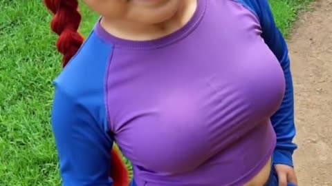 Fun-size sweetheart running the feed