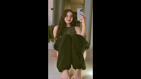 A cute girls dancing and showing his dancing moves